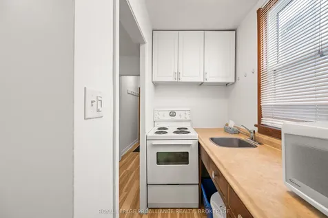 176 Nelson Street Kingston ON K7L 3X1