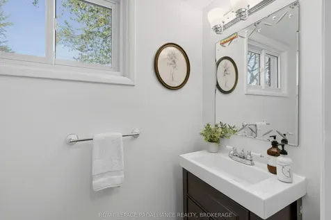 102 Herchmer Crescent Kingston ON K7M 2V9