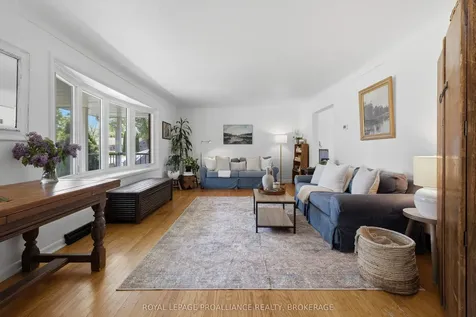 102 Herchmer Crescent Kingston ON K7M 2V9