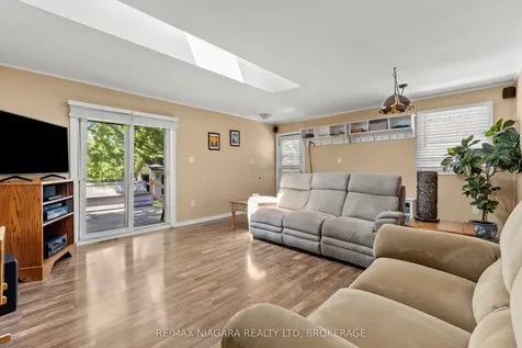 7931 Watson Street Niagara Falls ON L2H 1E4