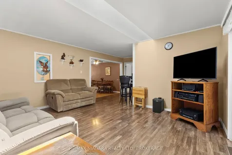 7931 Watson Street Niagara Falls ON L2H 1E4