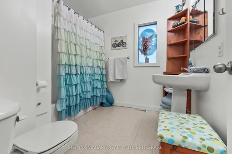 7931 Watson Street Niagara Falls ON L2H 1E4