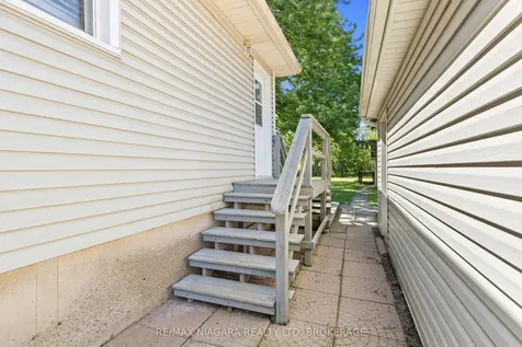 7931 Watson Street Niagara Falls ON L2H 1E4