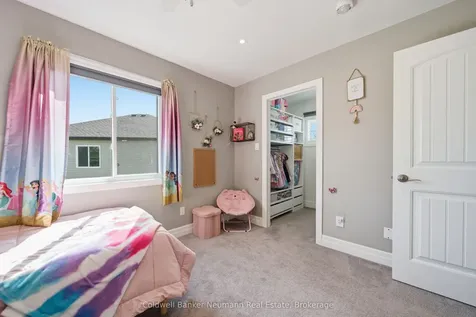 48 Newcastle Court Kitchener ON N2R 0G7