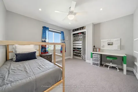 48 Newcastle Court Kitchener ON N2R 0G7
