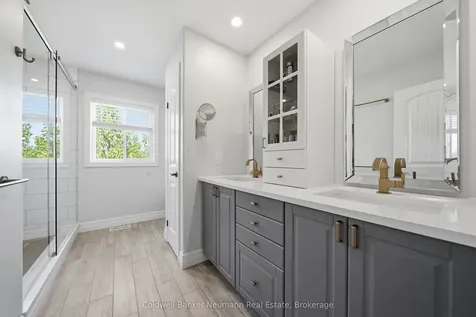 48 Newcastle Court Kitchener ON N2R 0G7