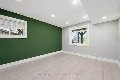 48 Newcastle Court Kitchener ON N2R 0G7