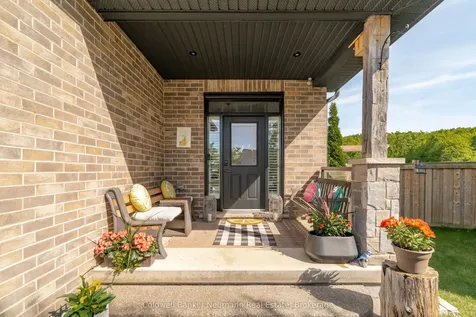 48 Newcastle Court Kitchener ON N2R 0G7