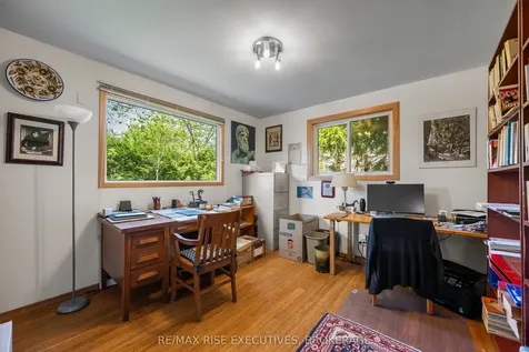 707 Laidlaw Crescent Kingston ON K7M 5M3
