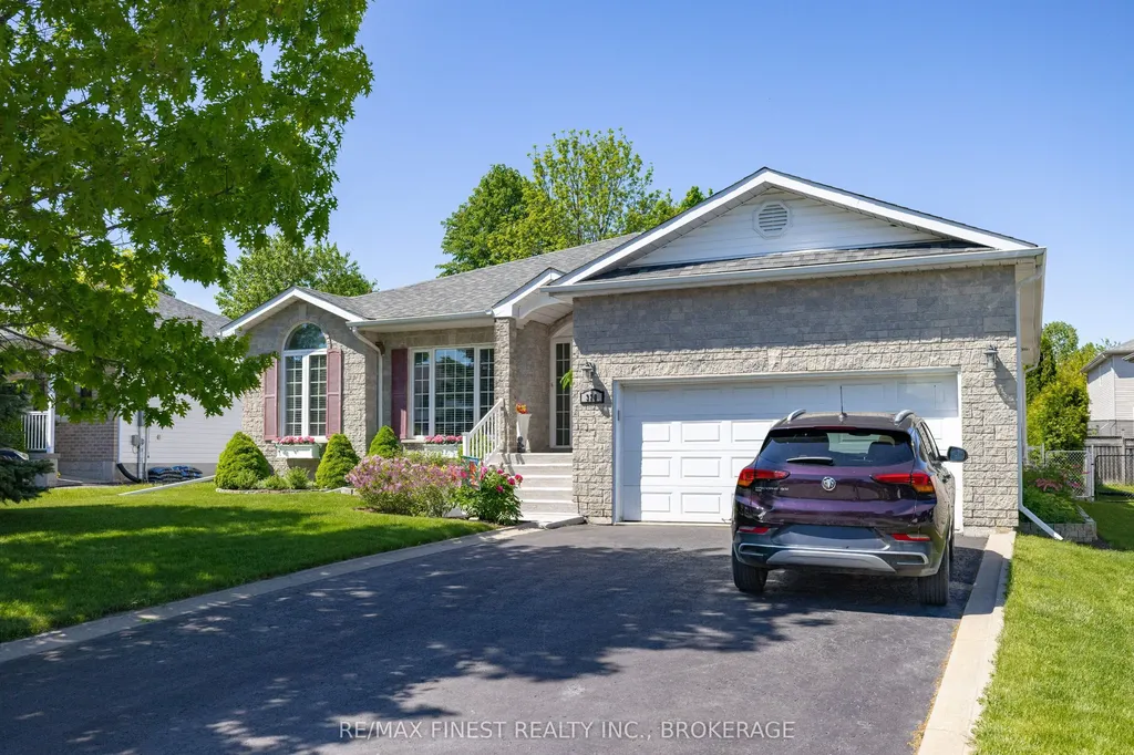 320 Friarhill Crescent Kingston ON K7M 8P4