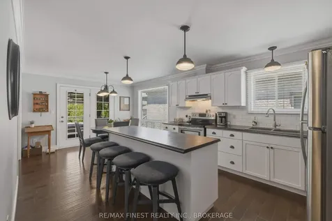 320 Friarhill Crescent Kingston ON K7M 8P4