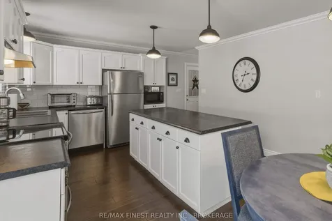 320 Friarhill Crescent Kingston ON K7M 8P4