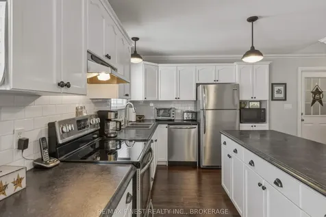 320 Friarhill Crescent Kingston ON K7M 8P4