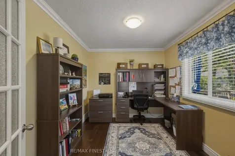 320 Friarhill Crescent Kingston ON K7M 8P4