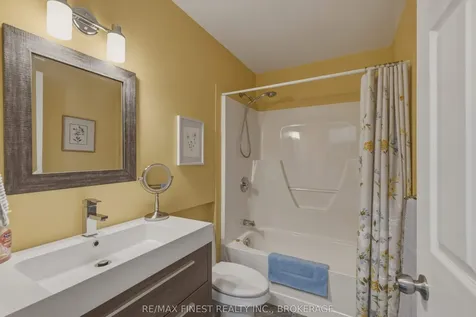 320 Friarhill Crescent Kingston ON K7M 8P4