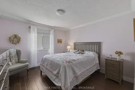 320 Friarhill Crescent Kingston ON K7M 8P4