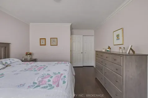 320 Friarhill Crescent Kingston ON K7M 8P4