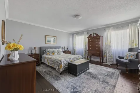 320 Friarhill Crescent Kingston ON K7M 8P4