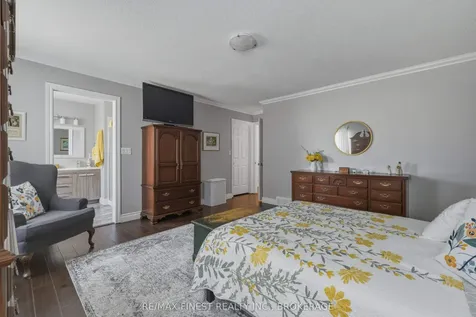 320 Friarhill Crescent Kingston ON K7M 8P4