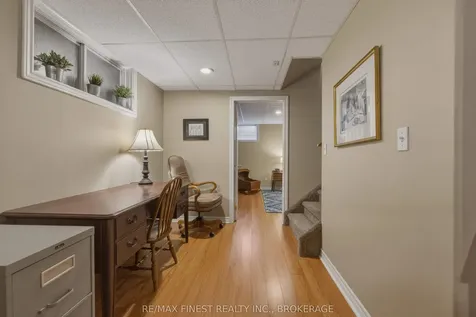 320 Friarhill Crescent Kingston ON K7M 8P4