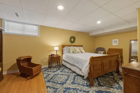 320 Friarhill Crescent Kingston ON K7M 8P4