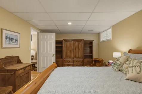 320 Friarhill Crescent Kingston ON K7M 8P4