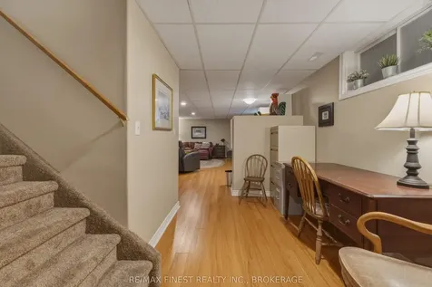 320 Friarhill Crescent Kingston ON K7M 8P4