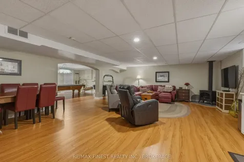 320 Friarhill Crescent Kingston ON K7M 8P4