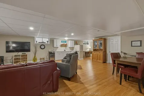 320 Friarhill Crescent Kingston ON K7M 8P4
