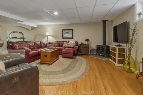 320 Friarhill Crescent Kingston ON K7M 8P4