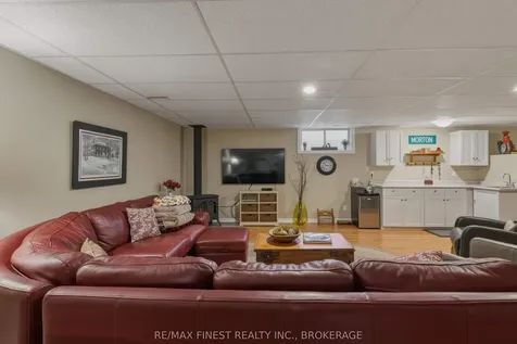 320 Friarhill Crescent Kingston ON K7M 8P4
