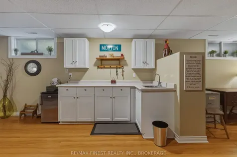 320 Friarhill Crescent Kingston ON K7M 8P4