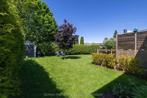 320 Friarhill Crescent Kingston ON K7M 8P4