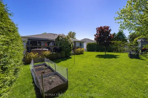 320 Friarhill Crescent Kingston ON K7M 8P4