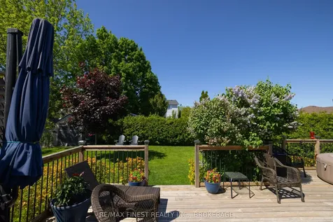 320 Friarhill Crescent Kingston ON K7M 8P4
