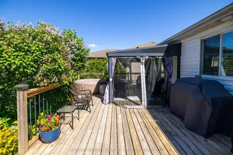 320 Friarhill Crescent Kingston ON K7M 8P4
