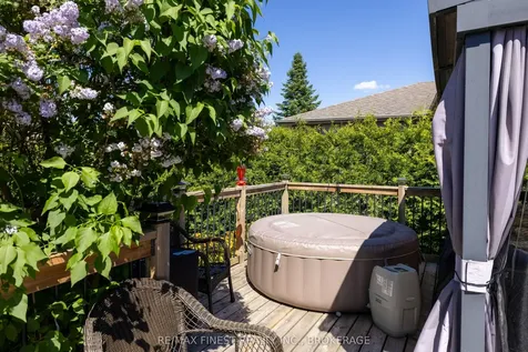 320 Friarhill Crescent Kingston ON K7M 8P4