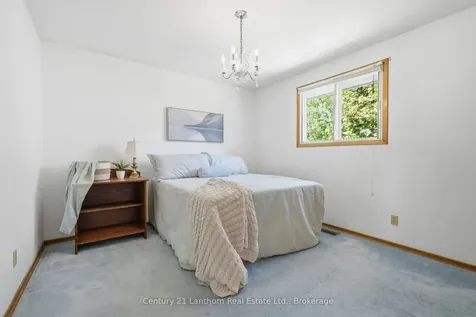 1041 Hudson Drive Kingston ON K7M 5K5