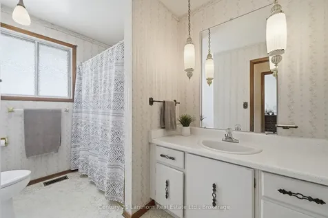 1041 Hudson Drive Kingston ON K7M 5K5