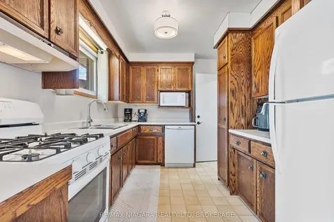 12 Claremount Circle Welland ON L3C 2P5