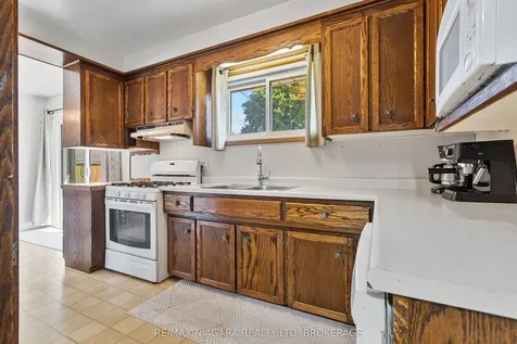 12 Claremount Circle Welland ON L3C 2P5