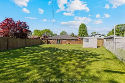 12 Claremount Circle Welland ON L3C 2P5