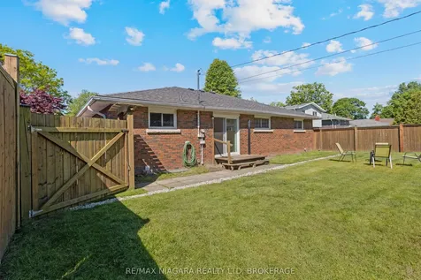 12 Claremount Circle Welland ON L3C 2P5