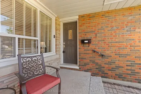 12 Claremount Circle Welland ON L3C 2P5