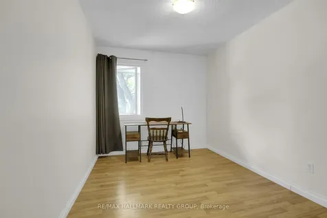 145 Penfield Drive Kanata ON K2K 1M4