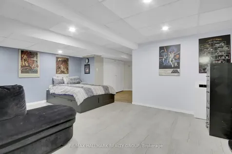 145 Penfield Drive Kanata ON K2K 1M4