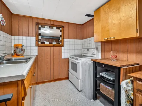 6521 Caledonia Street Niagara Falls ON L2G 5A6