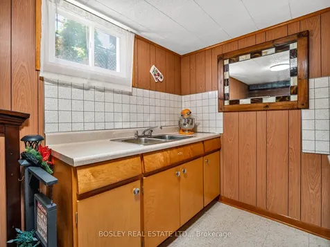 6521 Caledonia Street Niagara Falls ON L2G 5A6