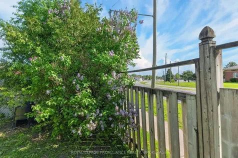 1088 Pinewood Place Kingston ON K7P 1L1