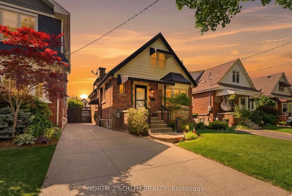 212 Wexford Avenue S Hamilton ON L8K 2P2
